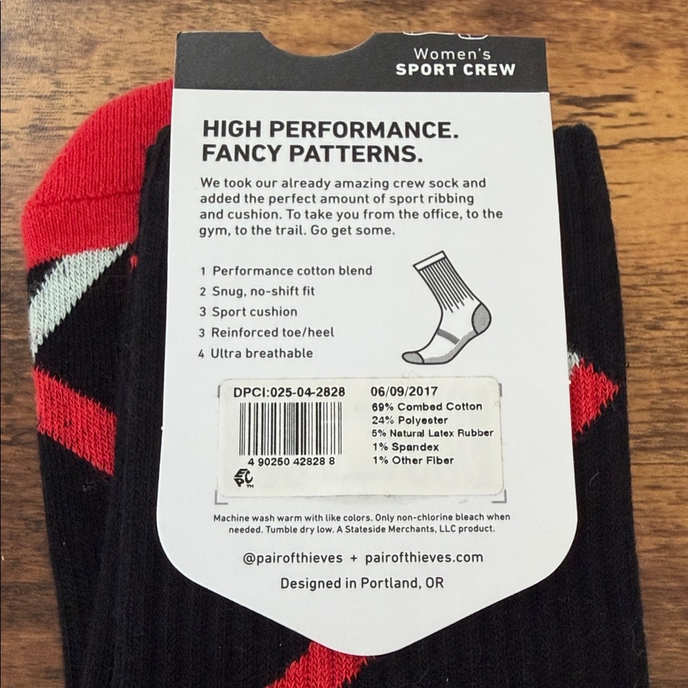 Pair of Thieves Women's Sport Socks - Black and Red - Picture 4 of 4